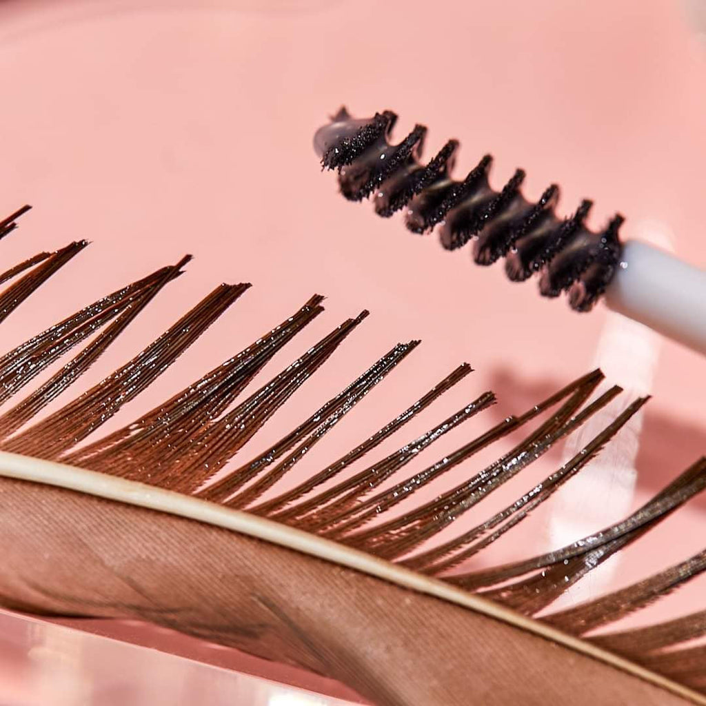 Gel fixateur transparent pour les sourcils