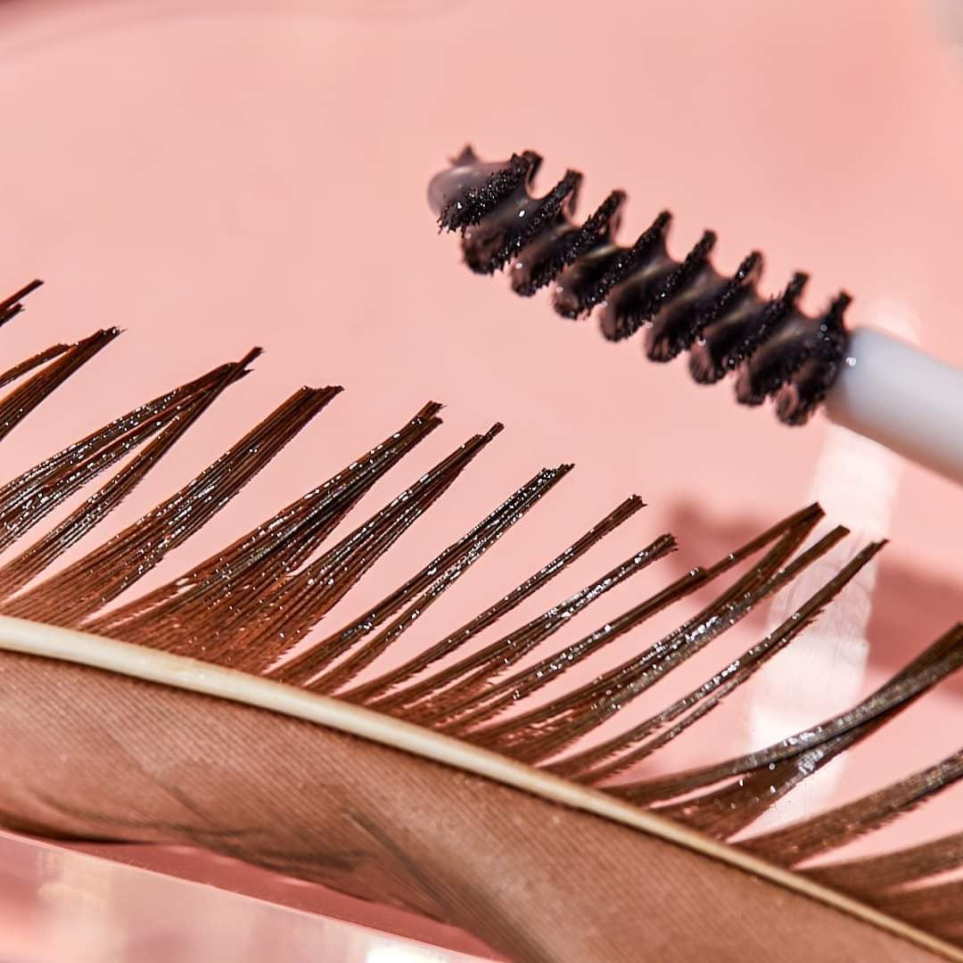Gel fixateur transparent pour les sourcils
